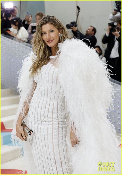 video gisele bundchen chanel|is gisele bundchen still modeling.